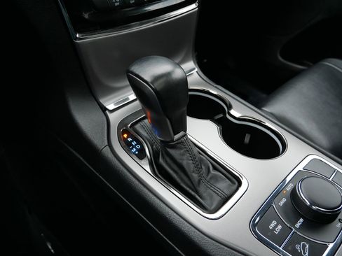 Used 2019 Jeep Grand Cherokee Limited X image 24