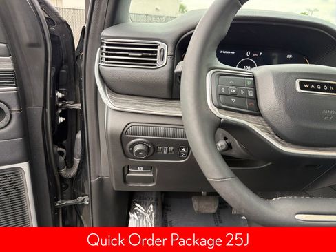 Used 2024 Jeep Wagoneer L Series II RWD image 17