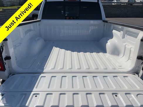 Used 2019 RAM 1500 Big Horn AWD/4WD image 17