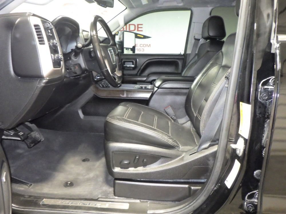 Used 2019 GMC Sierra 2500 Denali w/ Duramax Plus Package AWD/4WD image 8