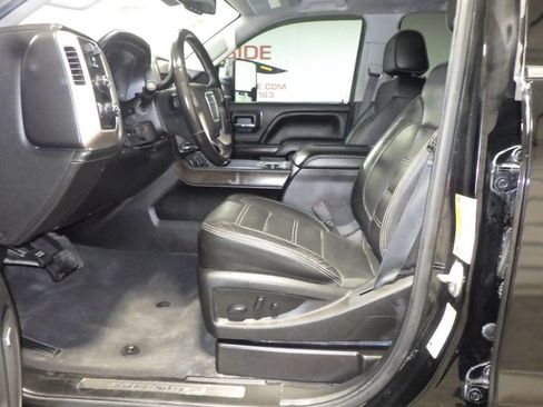 Used 2019 GMC Sierra 2500 Denali w/ Duramax Plus Package AWD/4WD image 8