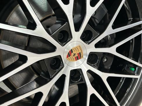 Used 2025 Porsche Cayenne AWD/4WD image 10