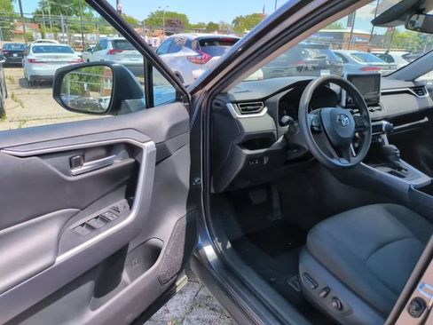Used 2025 Toyota RAV4 XLE FWD image 11