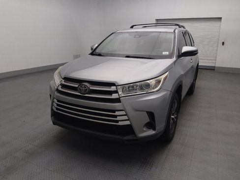 Used 2019 Toyota Highlander LE AWD/4WD image 15