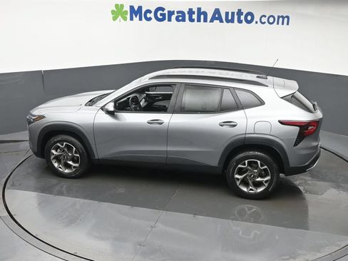 Used 2025 Chevrolet Trax LT w/ LT Convenience Package FWD image 24