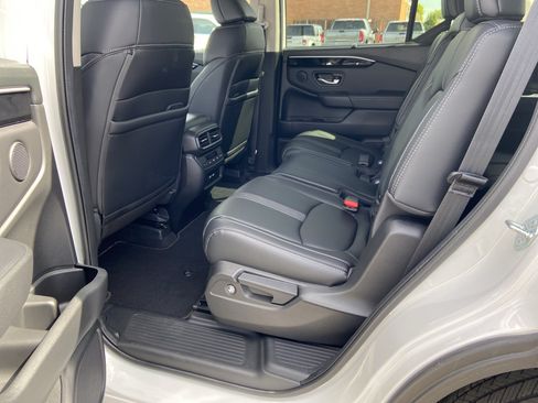 Used 2023 Honda Pilot Touring image 15