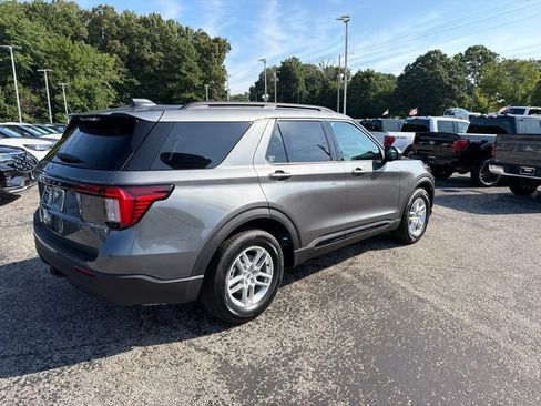 New 2026 Ford Explorer Active RWD image 3