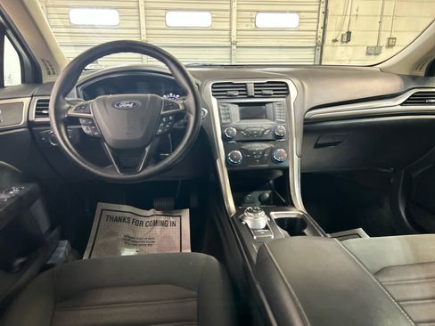 Used 2018 Ford Fusion SE FWD image 4