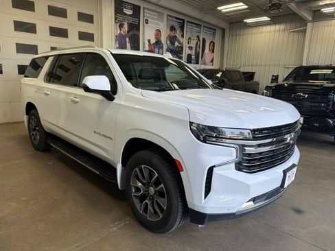 Used 2024 Chevrolet Suburban LT w/ LT Signature Plus Package AWD/4WD image 4