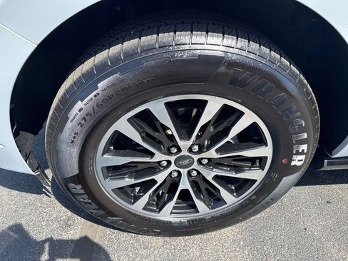 Used 2025 Ford Expedition Platinum AWD/4WD image 26