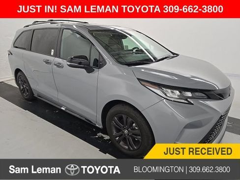 Used 2025 Toyota Sienna XSE w/ XSE Premium Package AWD/4WD image 1
