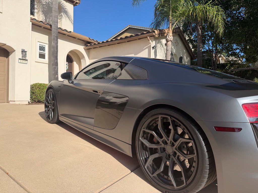 Used 2017 Audi R8 V10 w/ Carbon Exterior Package AWD/4WD image 11