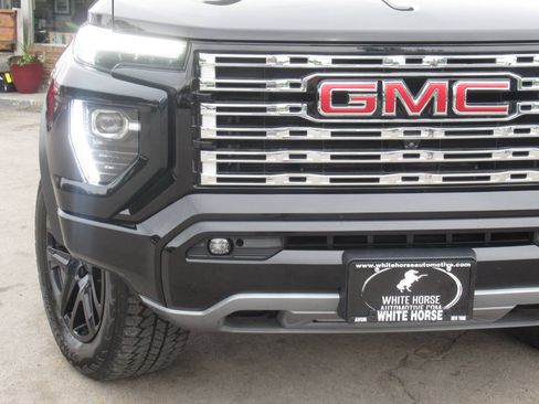 Used 2023 GMC Canyon Denali w/ Denali Black Edition AWD/4WD image 3