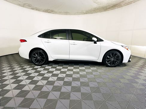 Used 2023 Toyota Corolla SE FWD image 2