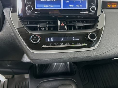 Used 2021 Toyota Corolla LE FWD image 22