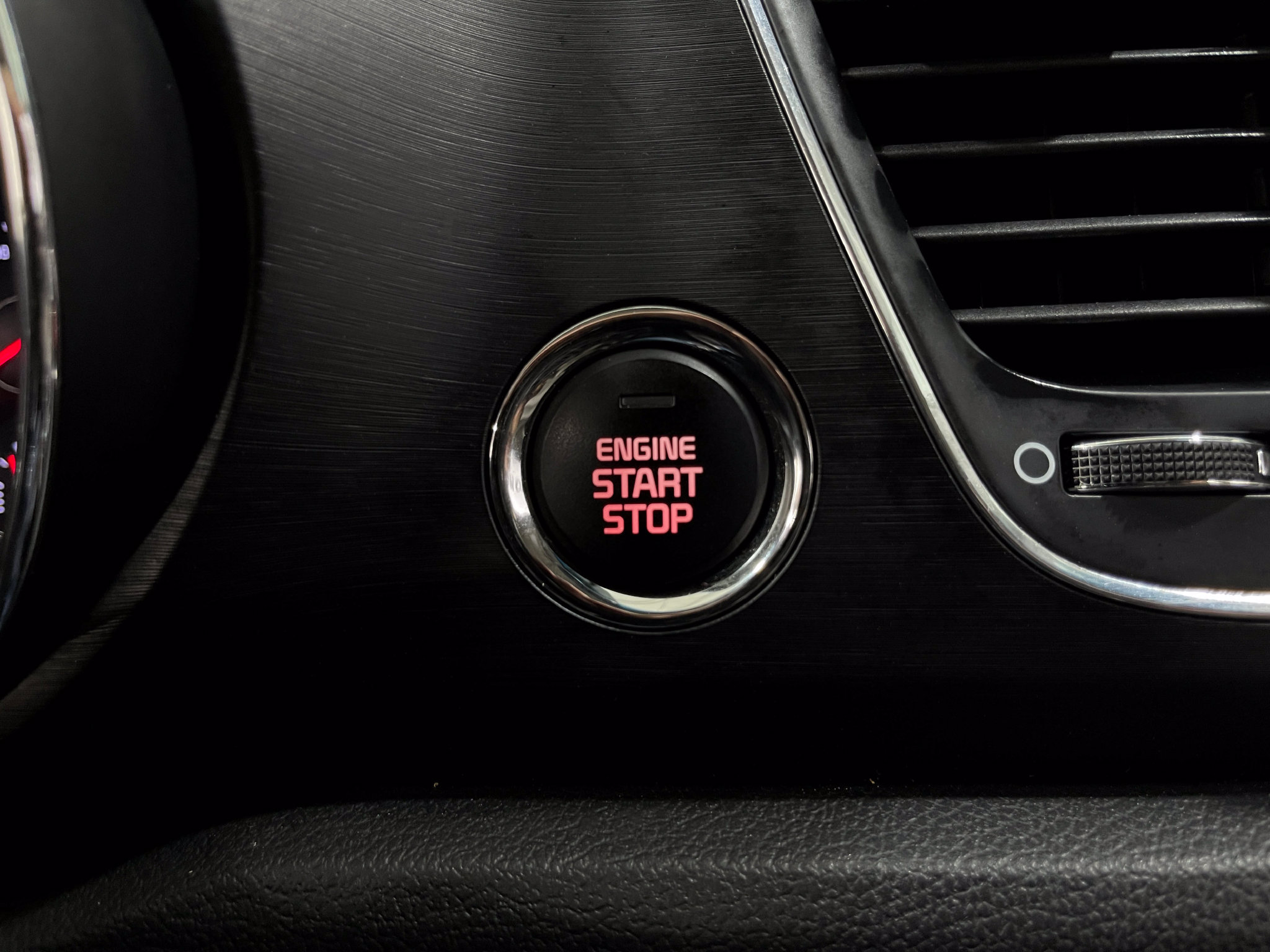 Used 2020 Kia Sedona EX FWD image 19