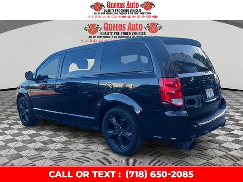 Used 2019 Dodge Grand Caravan SE FWD image 4