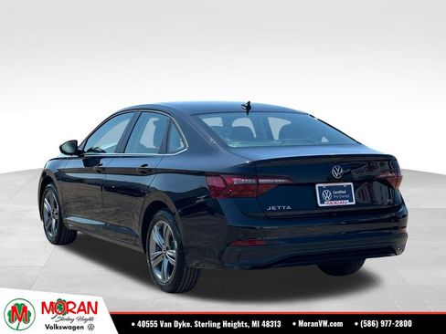 Certified 2023 Volkswagen Jetta SE FWD image 3