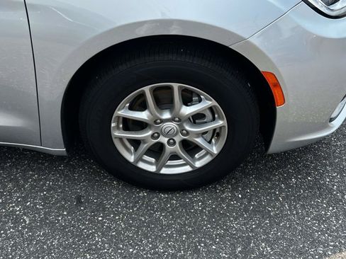 Used 2026 Chrysler Pacifica Select FWD image 6
