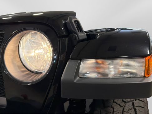 Used 2022 Jeep Wrangler Unlimited Rubicon AWD/4WD image 13