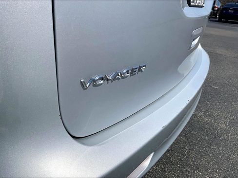 Used 2023 Chrysler Voyager LX FWD image 8