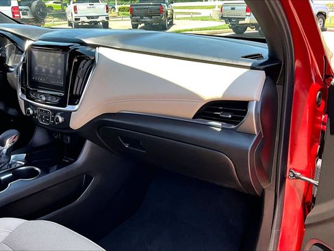 Used 2023 Chevrolet Traverse LT FWD image 16
