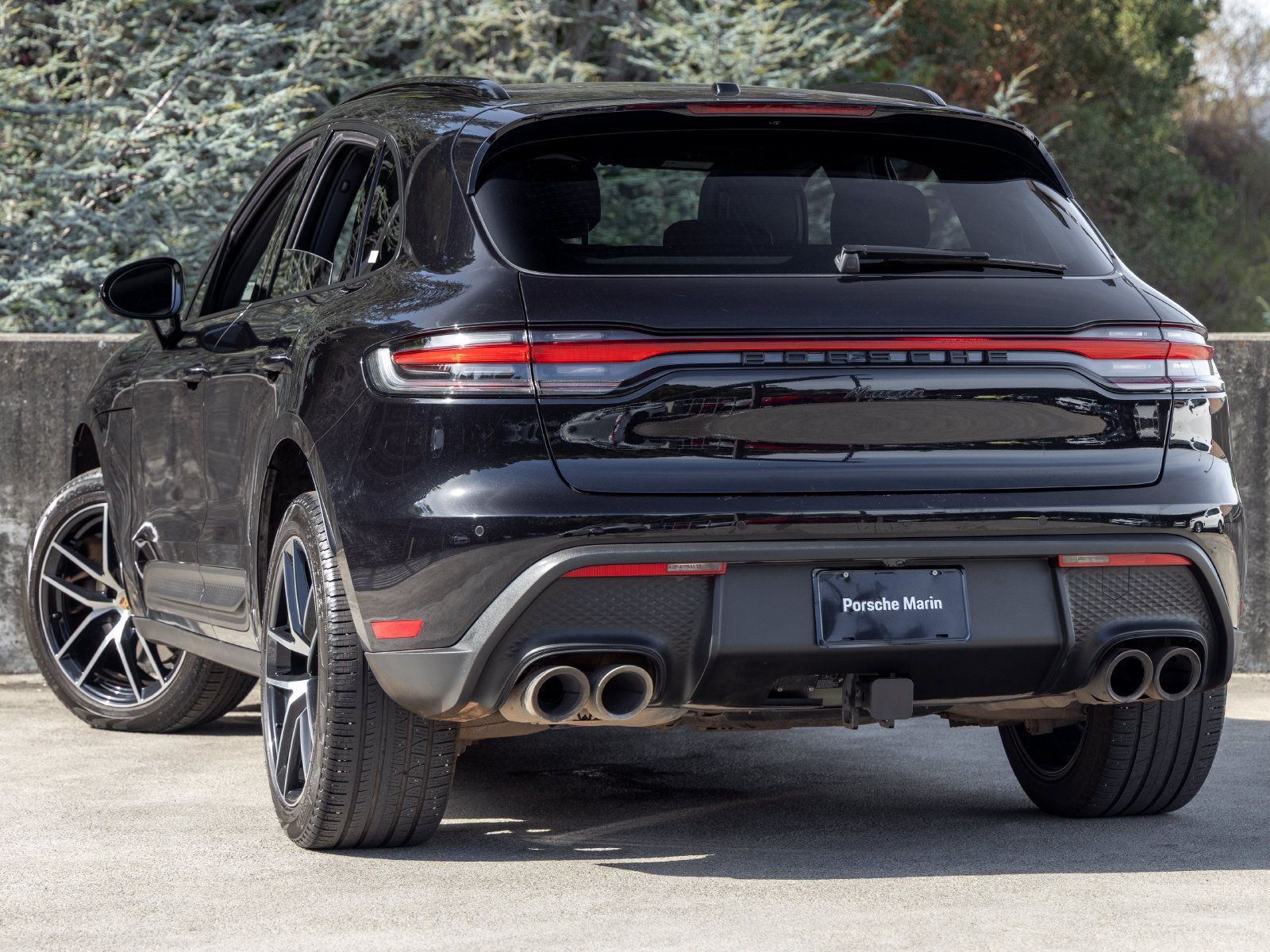 Used 2023 Porsche Macan AWD/4WD image 3