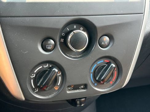 Used 2015 Nissan Versa SV FWD image 30