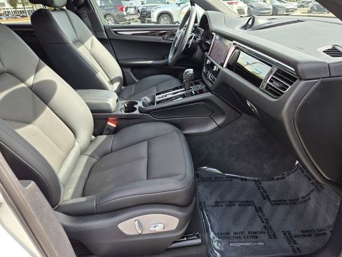 Used 2022 Porsche Macan image 20