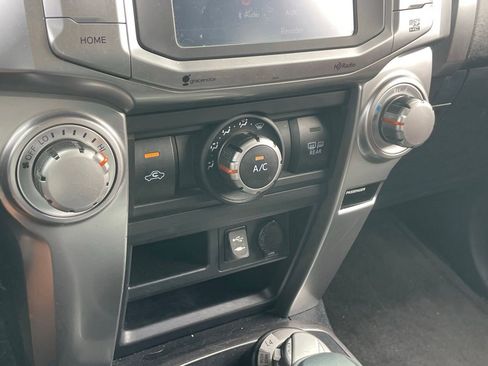 Used 2014 Toyota 4Runner SR5 AWD/4WD image 9