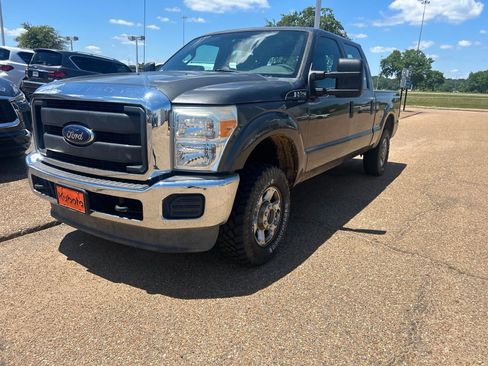 Used 2016 Ford F250 XL w/ XL Appearance Package AWD/4WD image 3
