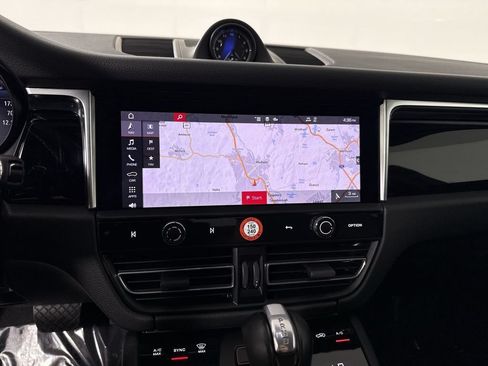 Certified 2023 Porsche Macan AWD/4WD image 26