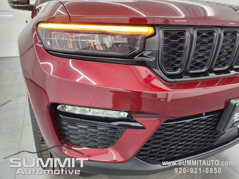 New 2025 Jeep Grand Cherokee Limited w/ Black Appearance Package image 24