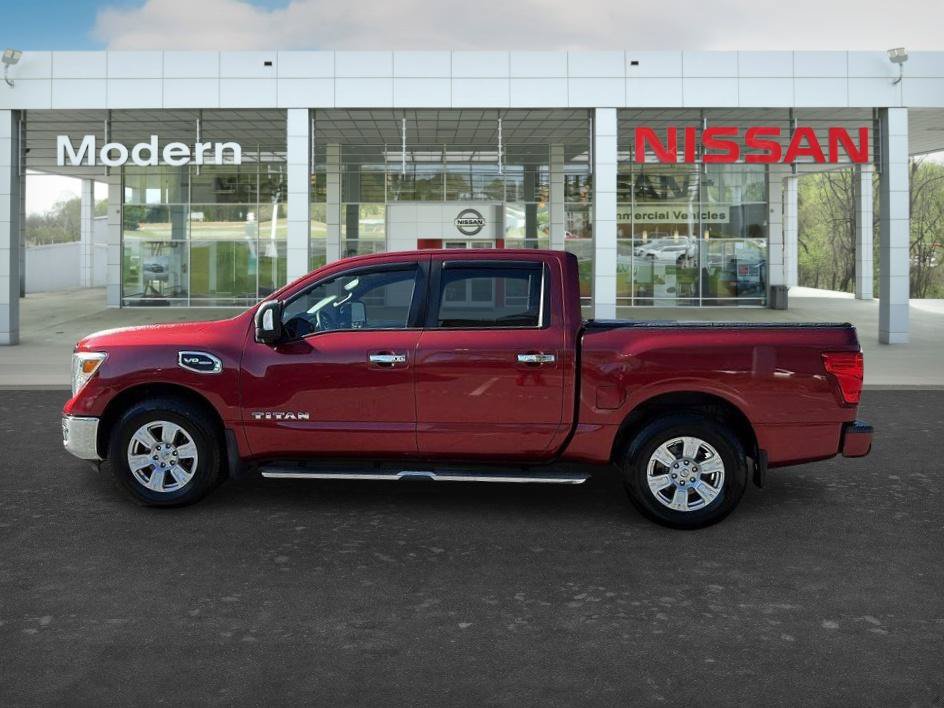 Used 2017 Nissan Titan SV RWD image 2
