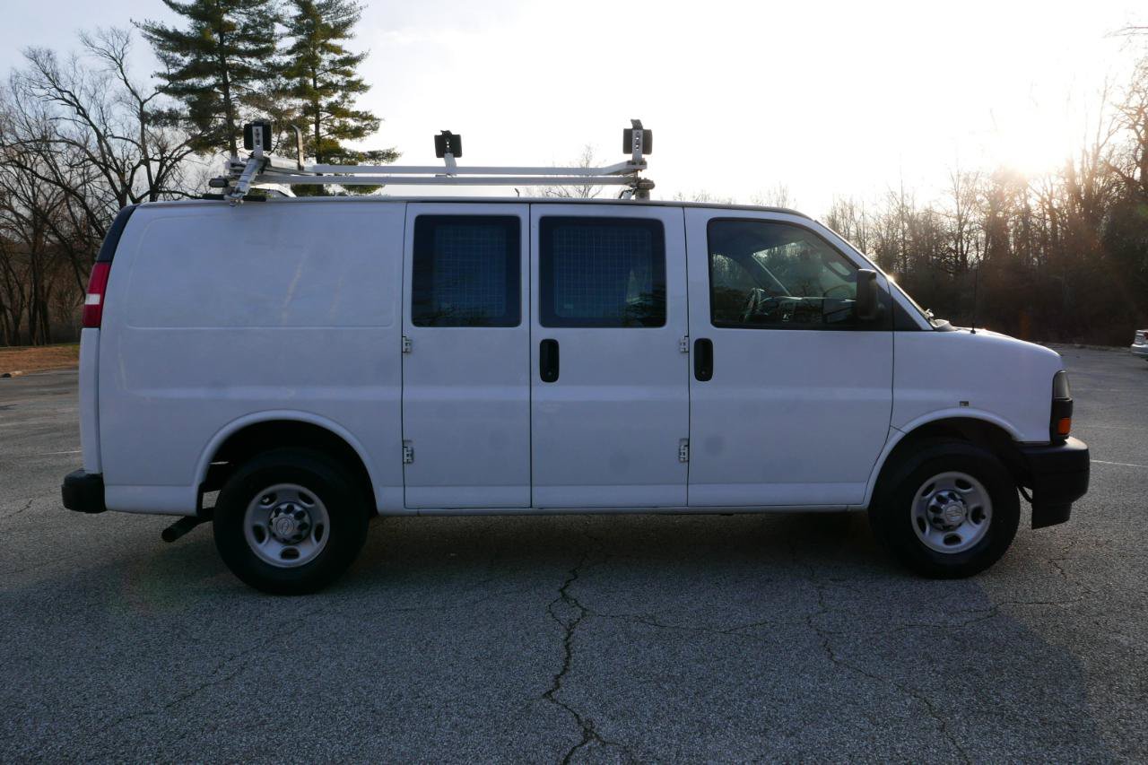 Used 2018 Chevrolet Express 2500 w/ Driver Convenience Package RWD image 5