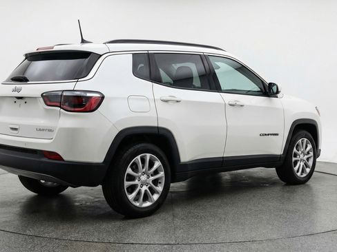 Used 2025 Jeep Compass Limited image 9