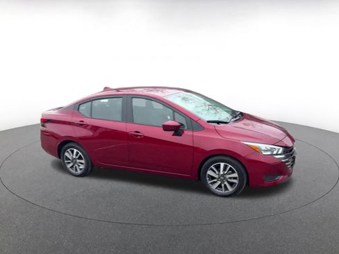Used 2025 Nissan Versa SV image 2