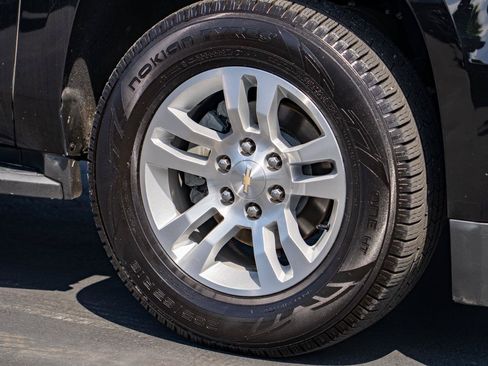 Used 2019 Chevrolet Suburban LT AWD/4WD image 8