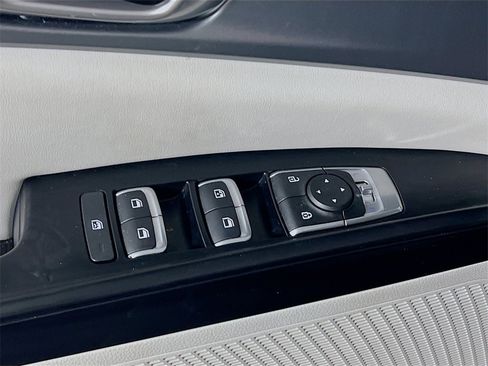 Used 2024 Kia Carnival LX image 17