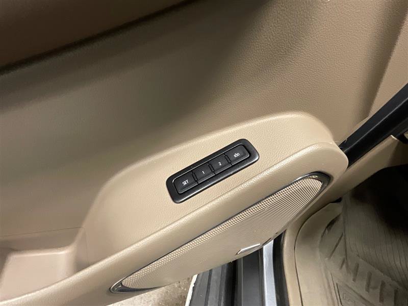 Used 2018 GMC Yukon XL SLT w/ Premium Edition AWD/4WD image 24