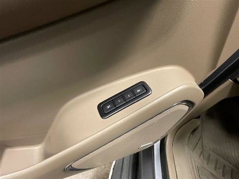 Used 2018 GMC Yukon XL SLT w/ Premium Edition AWD/4WD image 24