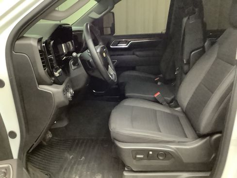 Used 2025 Chevrolet Silverado 2500 LT w/ Convenience Package AWD/4WD image 14