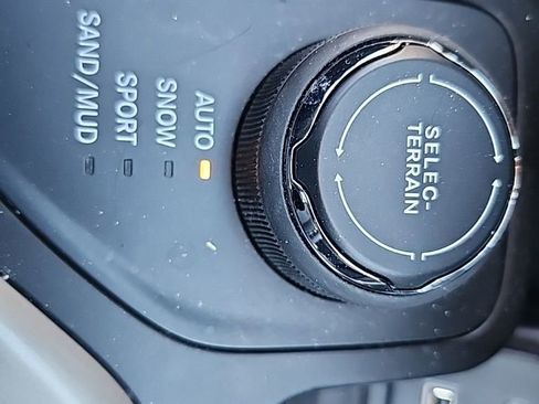 Certified 2016 Jeep Cherokee Latitude w/ Safety/Convenience Group image 9