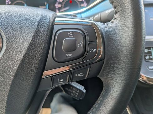 Used 2017 Toyota Avalon XLE image 30