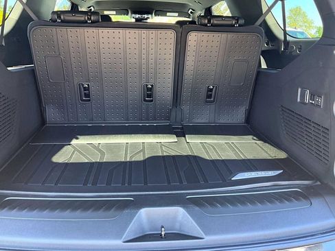 New 2026 Chevrolet Suburban LT AWD/4WD image 5