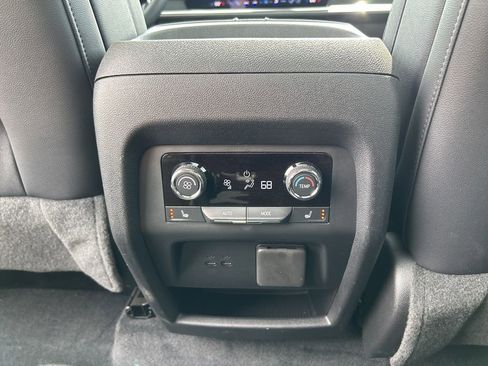 Used 2025 Chevrolet Traverse High Country FWD image 48