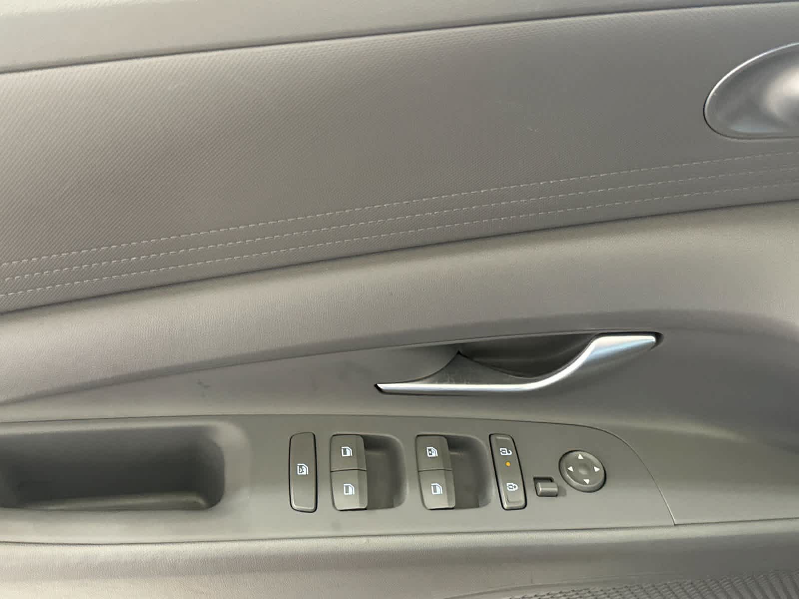 Used 2024 Hyundai Elantra SEL FWD image 13