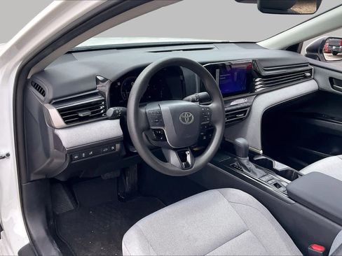 Used 2025 Toyota Camry LE w/ Convenience Package FWD image 16