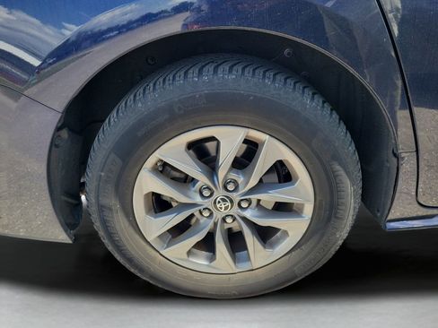 Used 2021 Toyota Sienna LE image 6