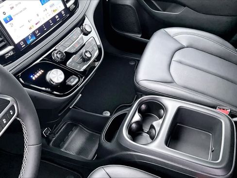 New 2026 Chrysler Pacifica Select image 17